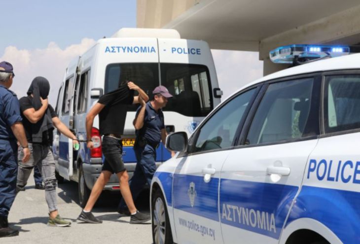 Подозреваемые в групповом изнасиловании в Айя-Напе арестованы на 8 суток | Европа Кипр
